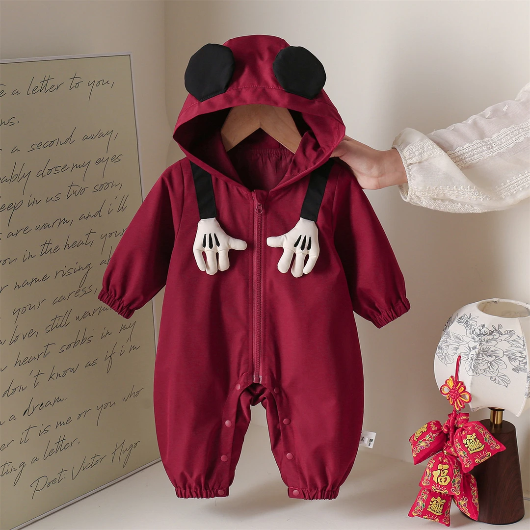 婴儿连体衣春秋季新款连帽冲锋衣卡通外出爬服男女宝宝可爱哈衣