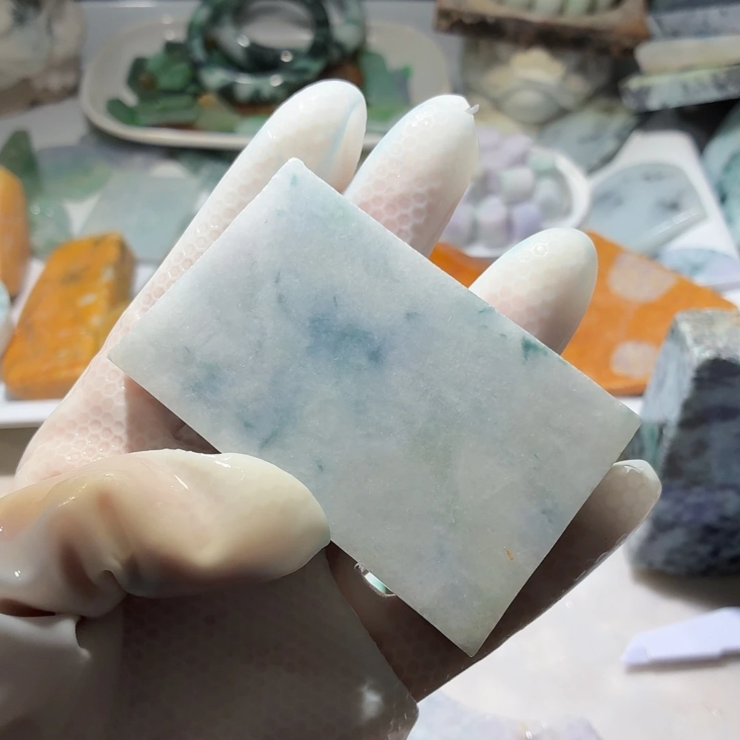 翡翠未镶嵌颈饰边角料