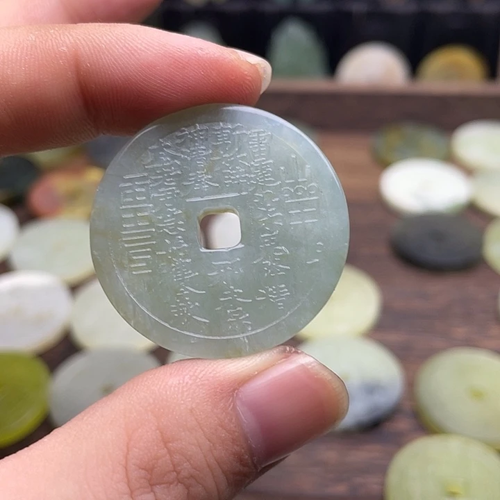 蛇纹石玉挂件未镶嵌一**达