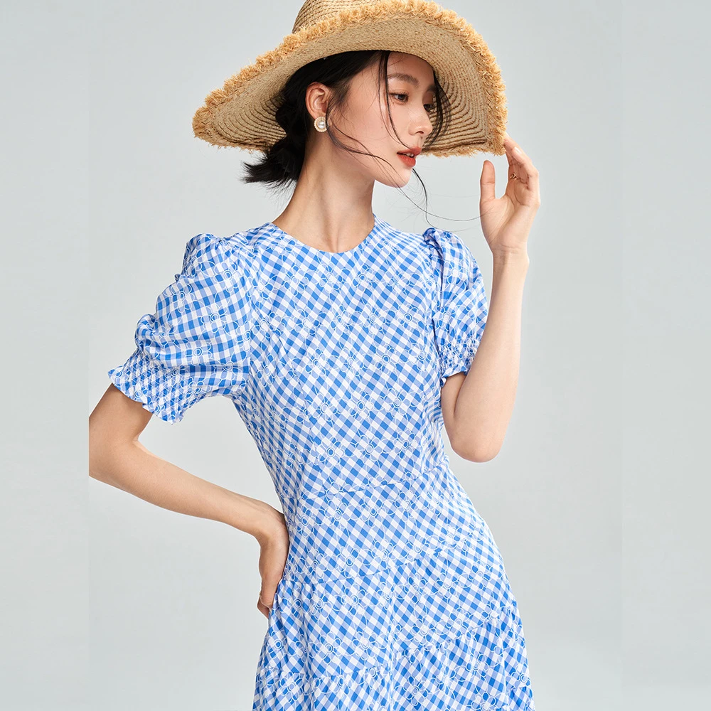 25夏新款蓝白格子气质收腰连衣裙女设计感短袖高个子长裙涤纶格纹