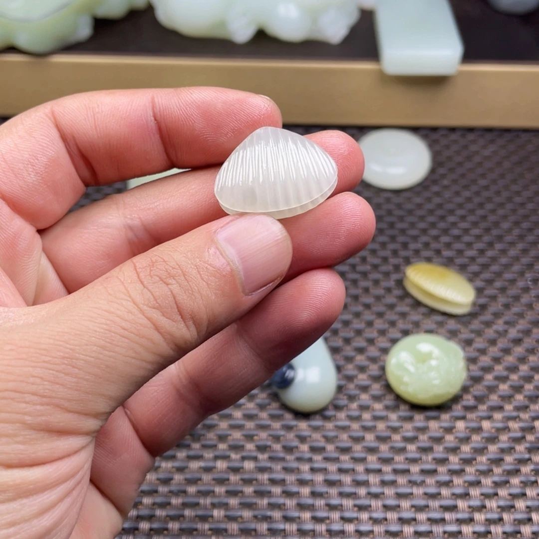 手***肉和田玉未镶嵌颈饰