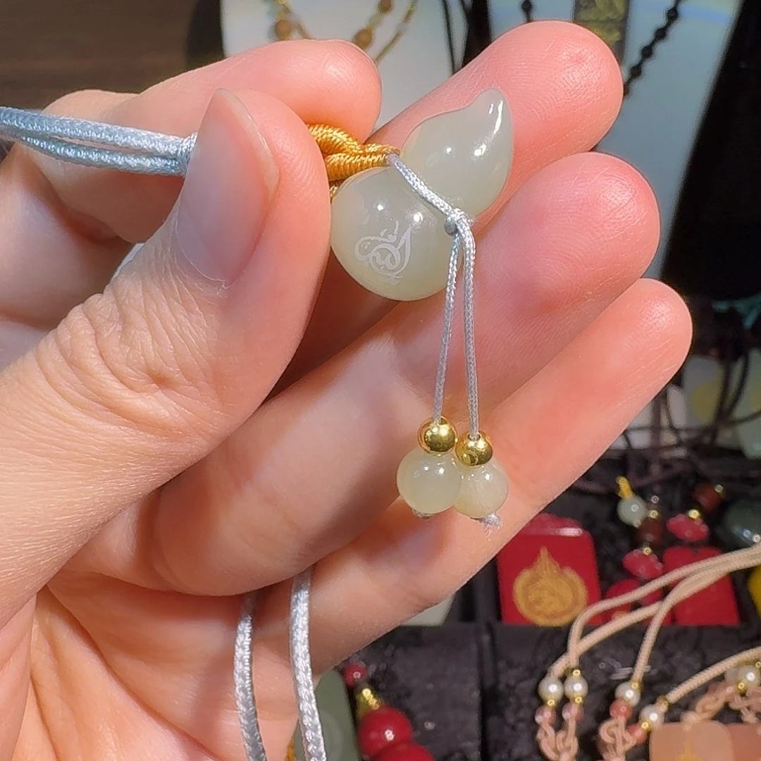 和田玉银S925镶嵌颈饰葫芦