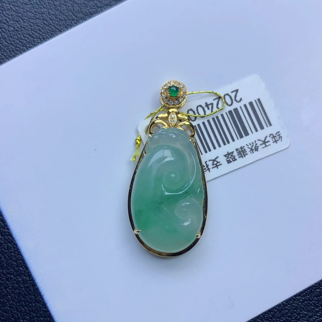 翡翠颈饰未镶嵌如意