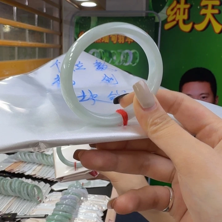 阿***旖翡翠手镯未镶嵌纯天然缅甸翡翠a货