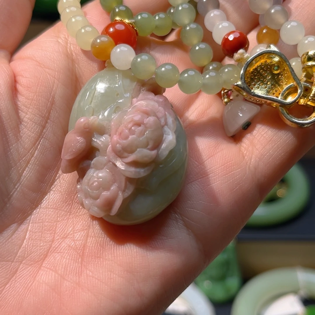 嫣***然颈饰未镶嵌和田玉