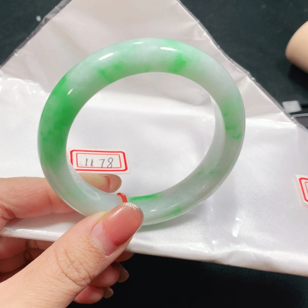 翡翠未镶嵌手镯 03