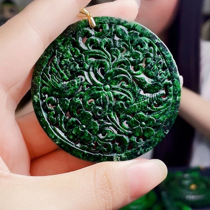 翡翠18K金镶嵌颈饰多样性