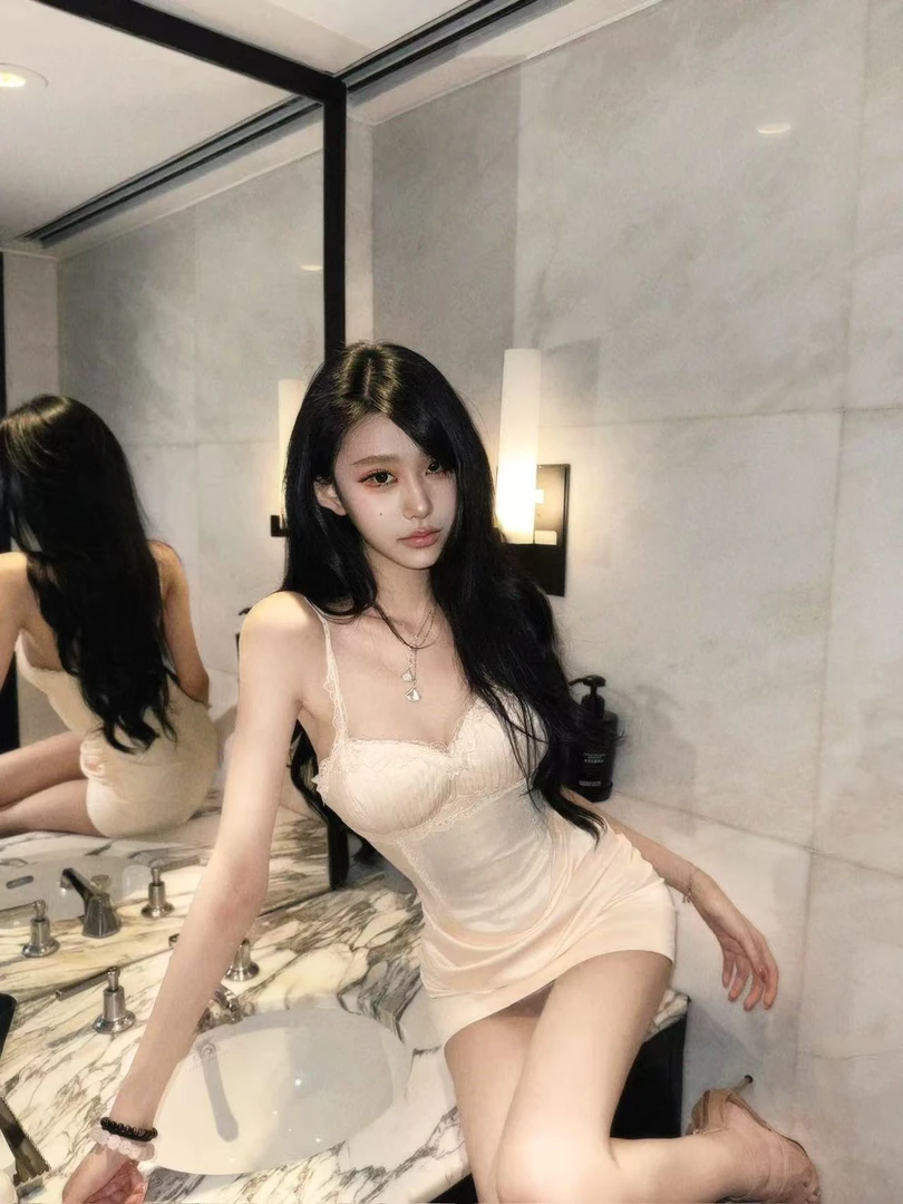 【危险派对】新品纯欲风性感辣妹蕾丝边吊带包臀女款连衣裙