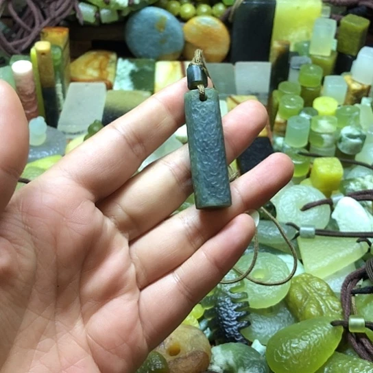 未镶嵌岫玉吊坠岫