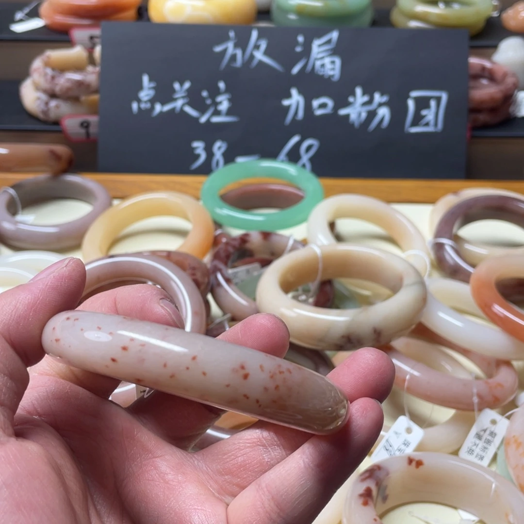 一***水石英质玉未镶嵌手镯