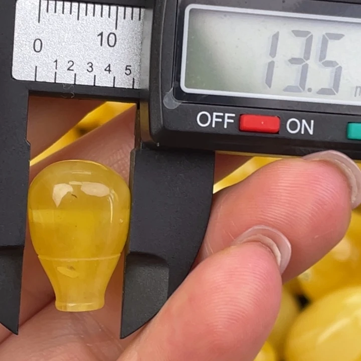 蜜蜡未镶嵌裸石微瑕152