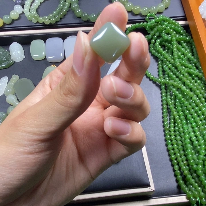 和田玉颈饰未镶嵌?**?