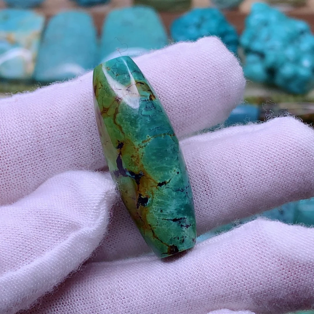 绿松石颈饰未镶嵌