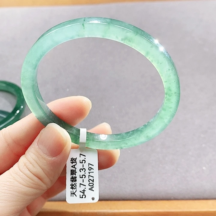 翡翠未镶嵌手镯（圆镯）