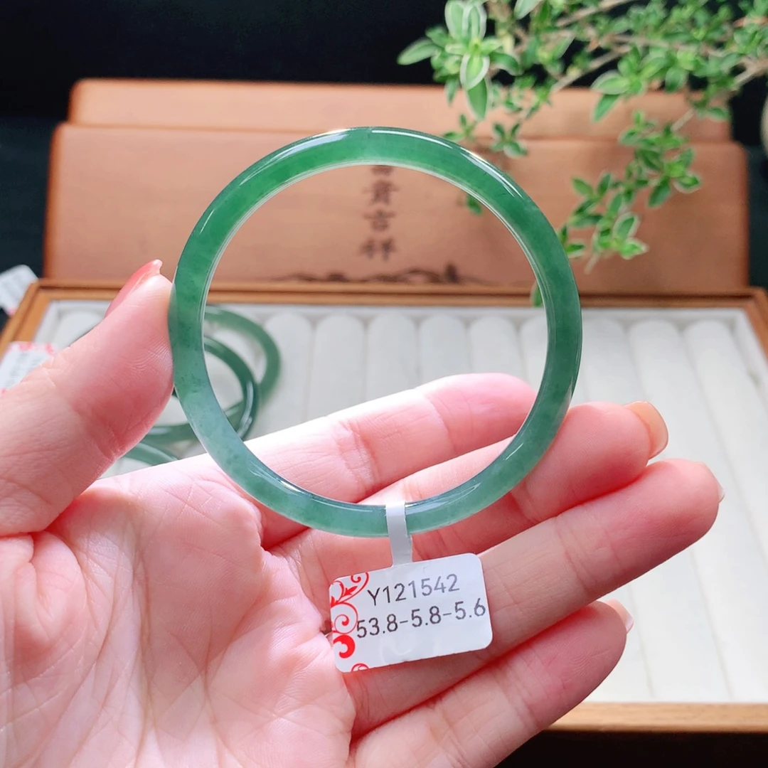 未镶嵌手镯（圆镯）翡翠