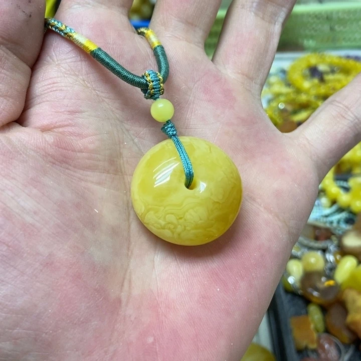 蜜蜡未镶嵌裸石吊坠