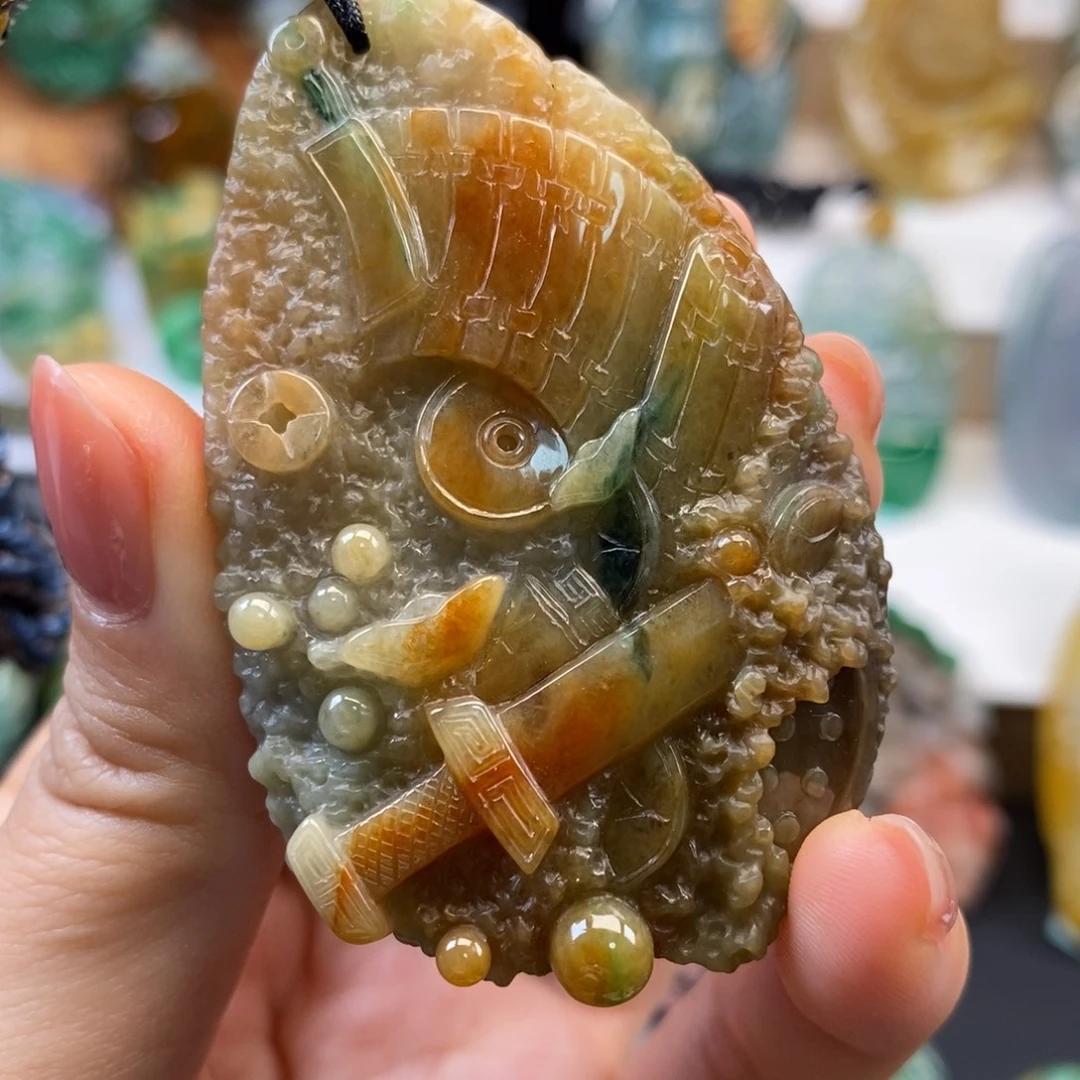 翡翠未镶嵌颈饰八破图