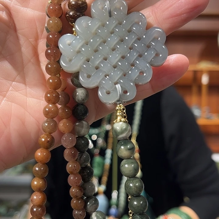 颈饰未镶嵌和田玉（糖玉）