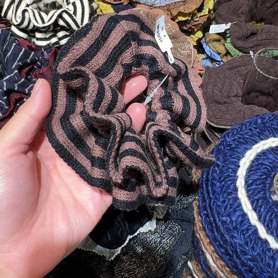 非金属咖色条纹蛮腰