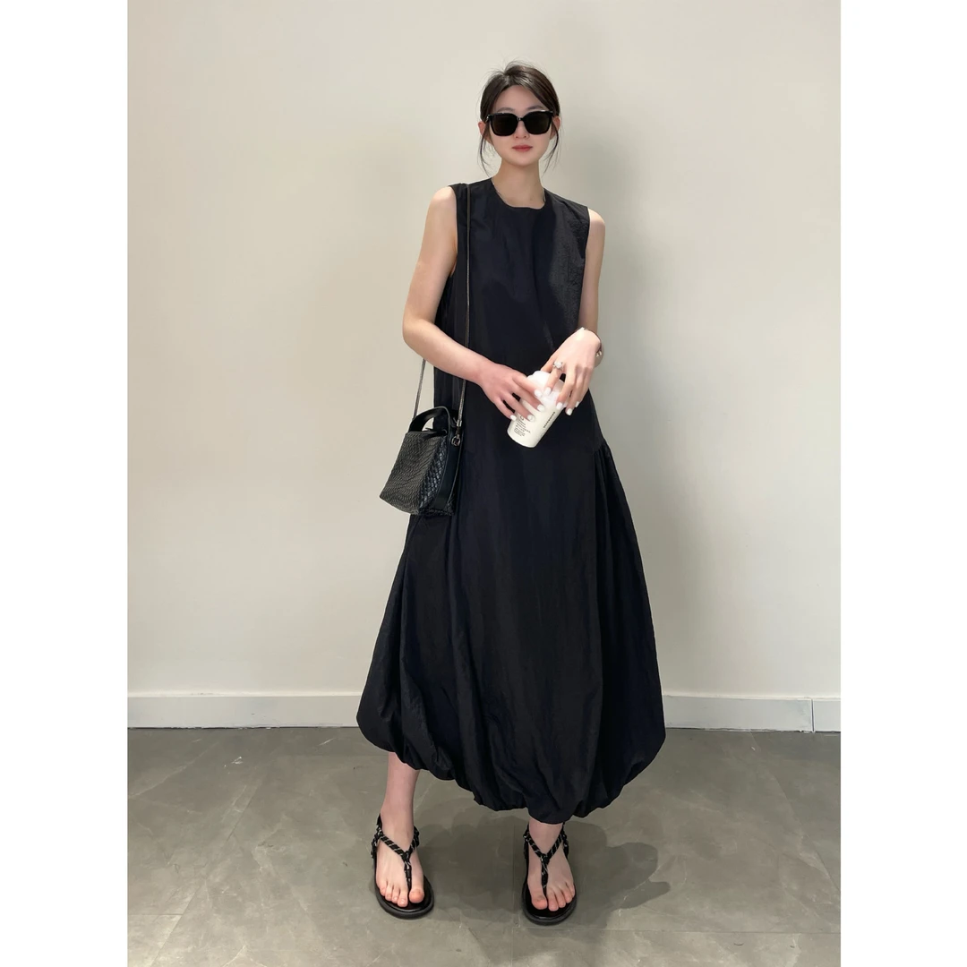 纯欲慵懒风女装单赫本风宽松字无袖气质连衣裙女长裙大摆显瘦