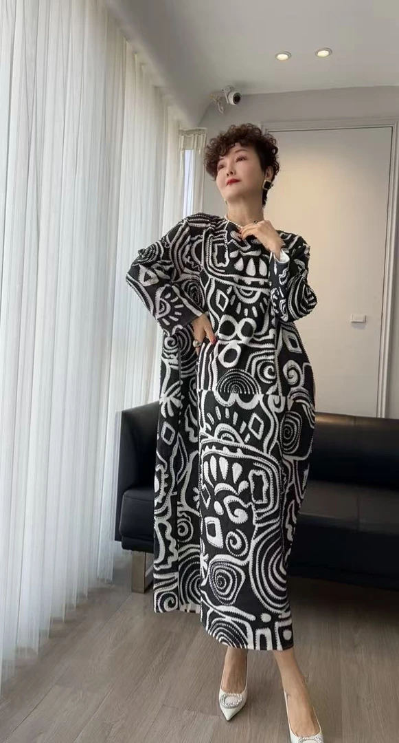 轻奢感黑白抽象钉珠刺绣连衣裙330206