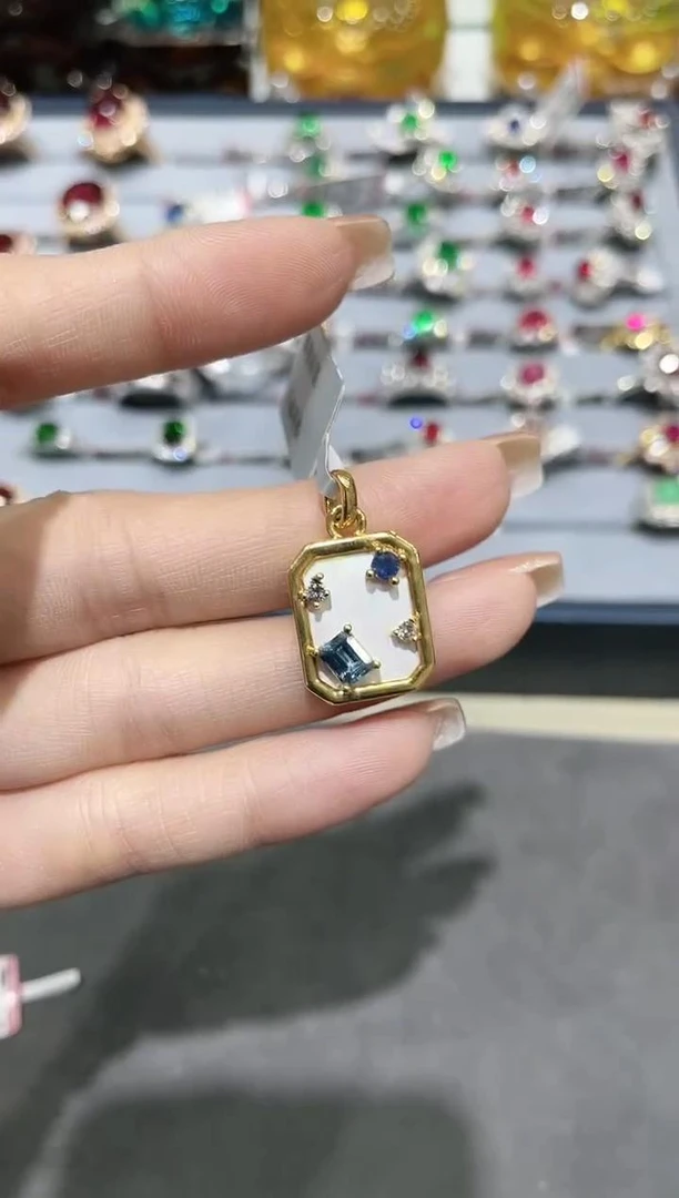 18K金镶嵌蓝宝石吊坠