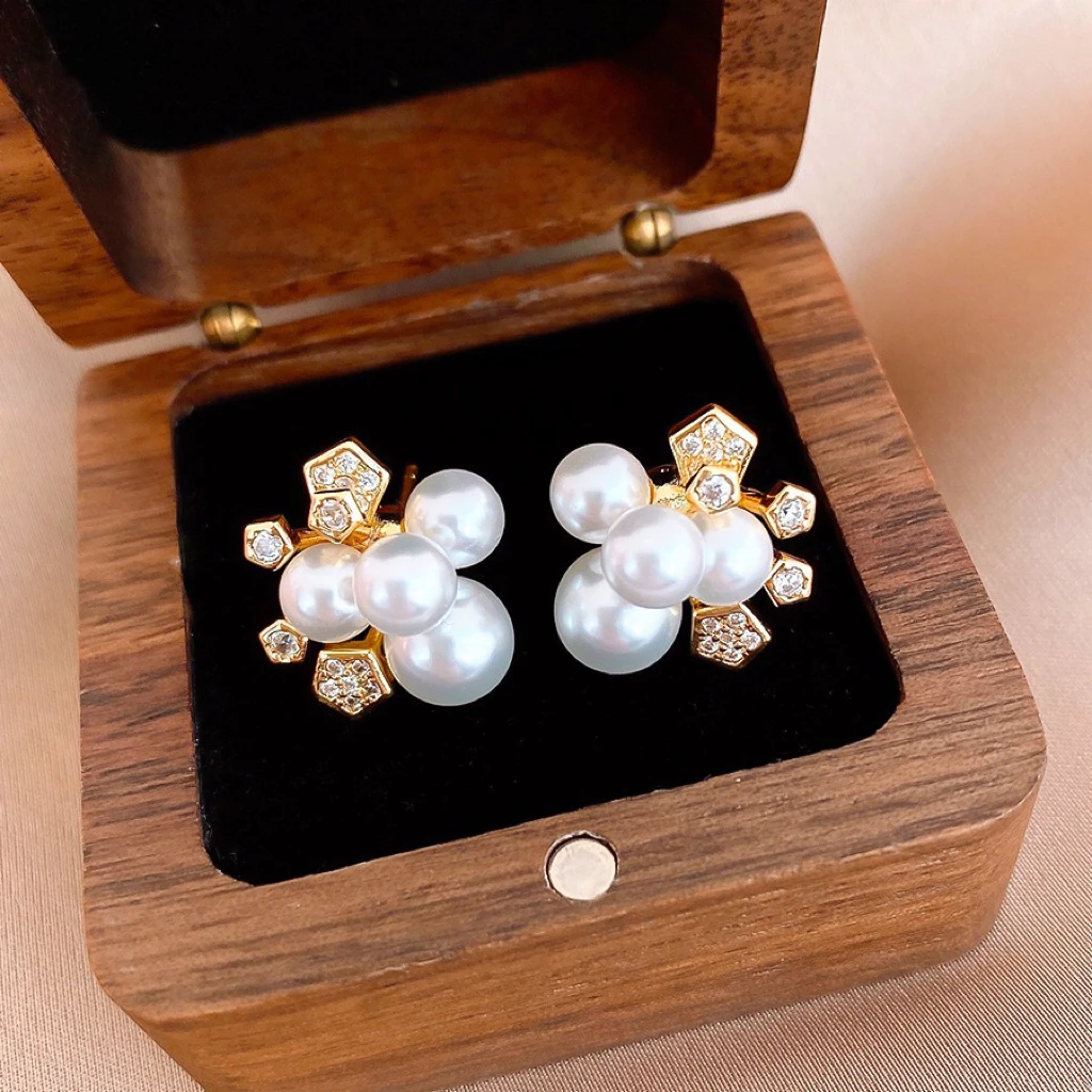 铜合金仿珍珠耳饰 法式设计感葡萄珍珠锆石耳钉气质百搭简约耳饰