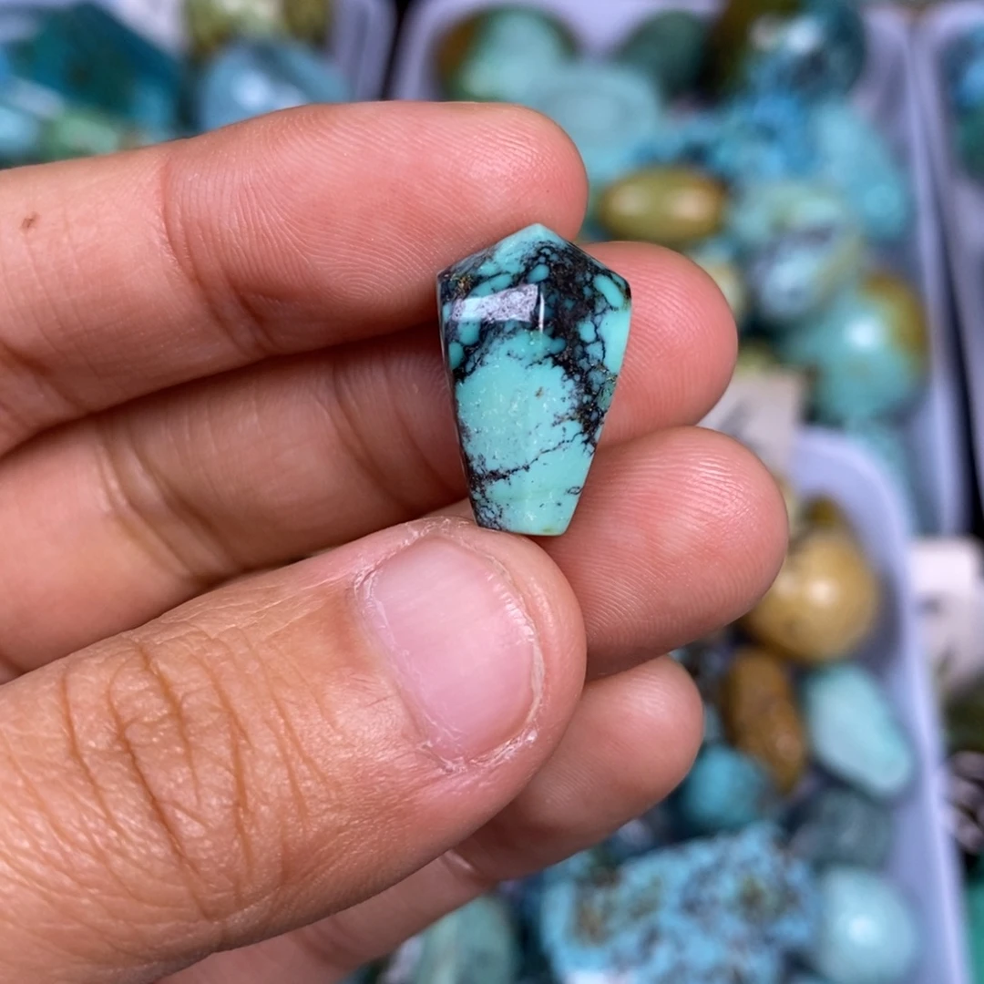 绿松石未镶嵌颈饰