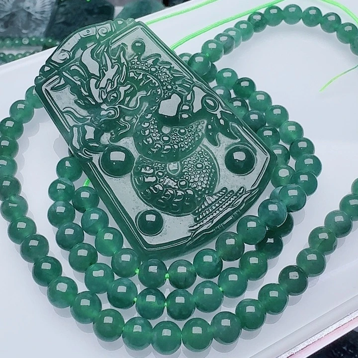 翡翠未镶嵌颈饰多样性发其一