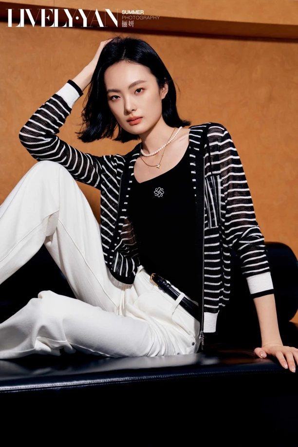 俪妍新款带帽条纹拉链开衫