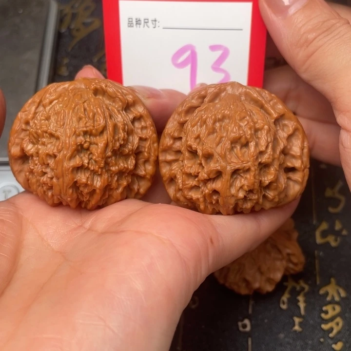 吊坠桃核文玩了吗