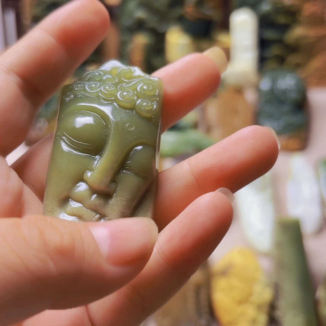 未镶嵌岫岩老玉（透闪石质玉）挂件