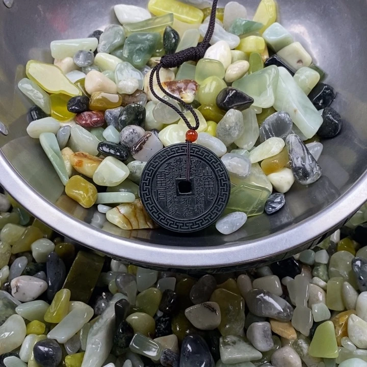 蛇纹石玉鱼缸石未镶嵌