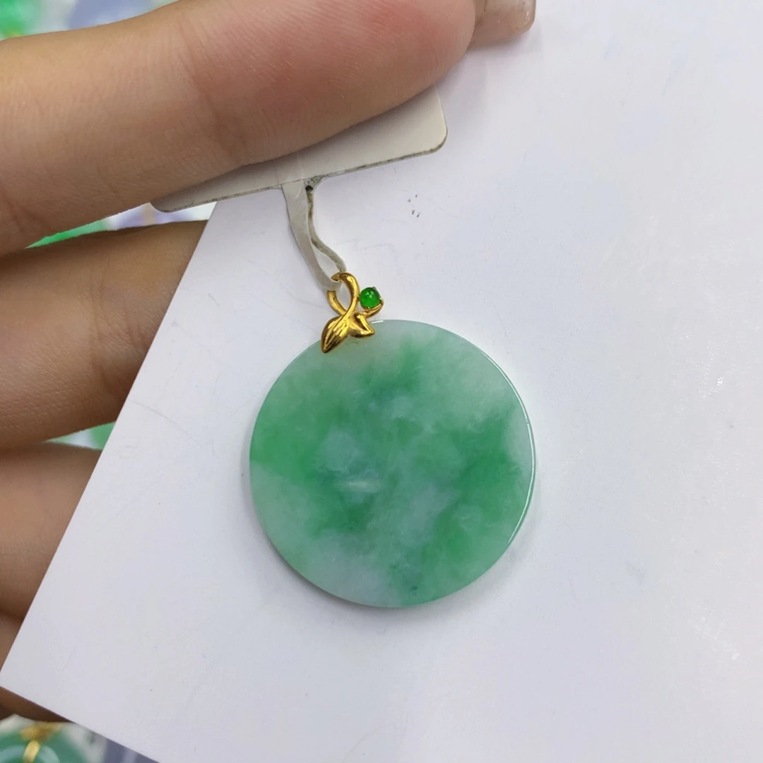 翡翠18K金镶嵌颈饰翡翠