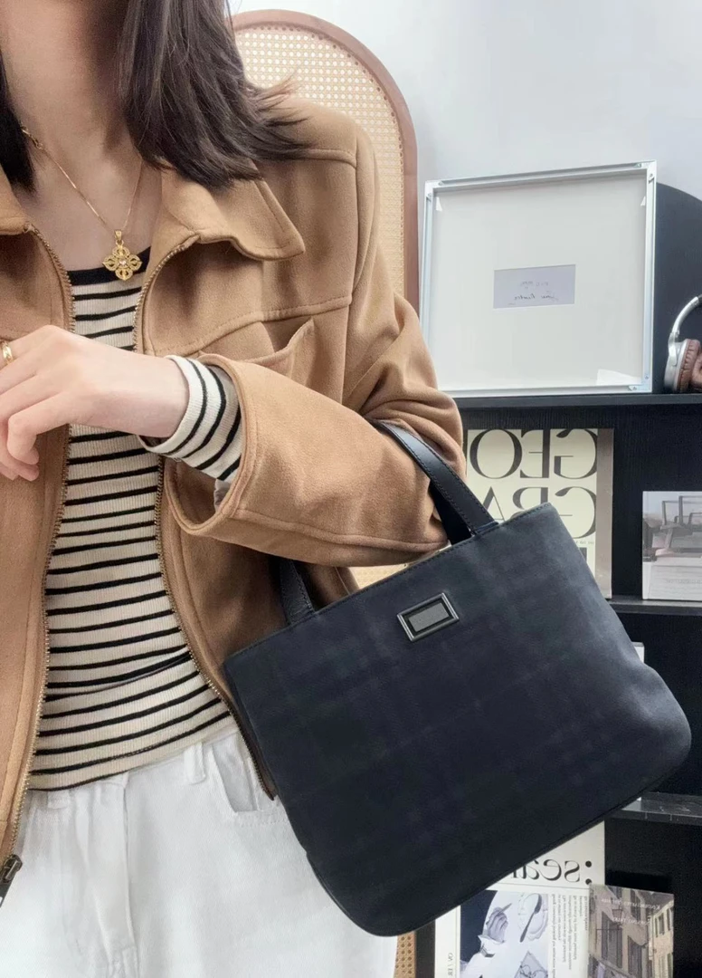 95新 BURBERRY/博柏利 黑色格纹波士顿手提包/秋境 09589