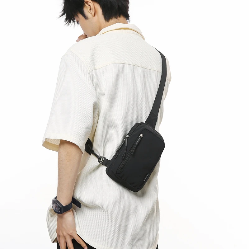 男士胸包简约日系街头潮流轻便胸前包女小跨包户外百搭轻便情侣包