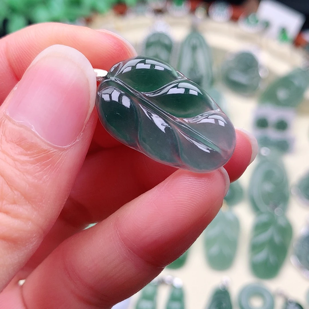 翡翠未镶嵌颈饰吊坠