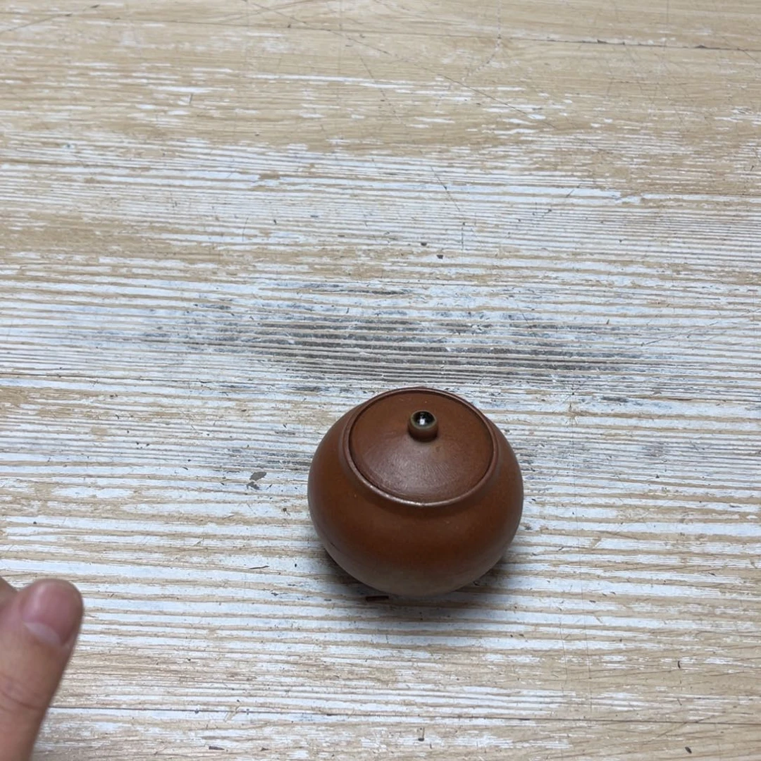 瓷片南**夷密密麻麻地排列着一个