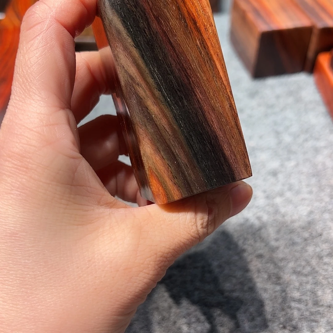 一***雨交趾黄檀（大红酸枝）