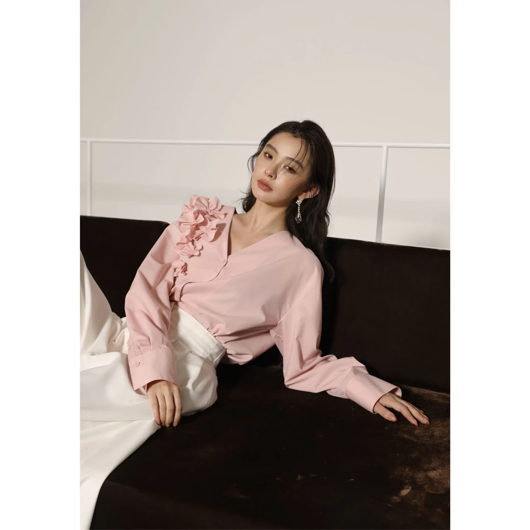 【落花】竹纤维抗皱免烫V领宽松慵懒松弛手工剪花春夏小众衬衫女