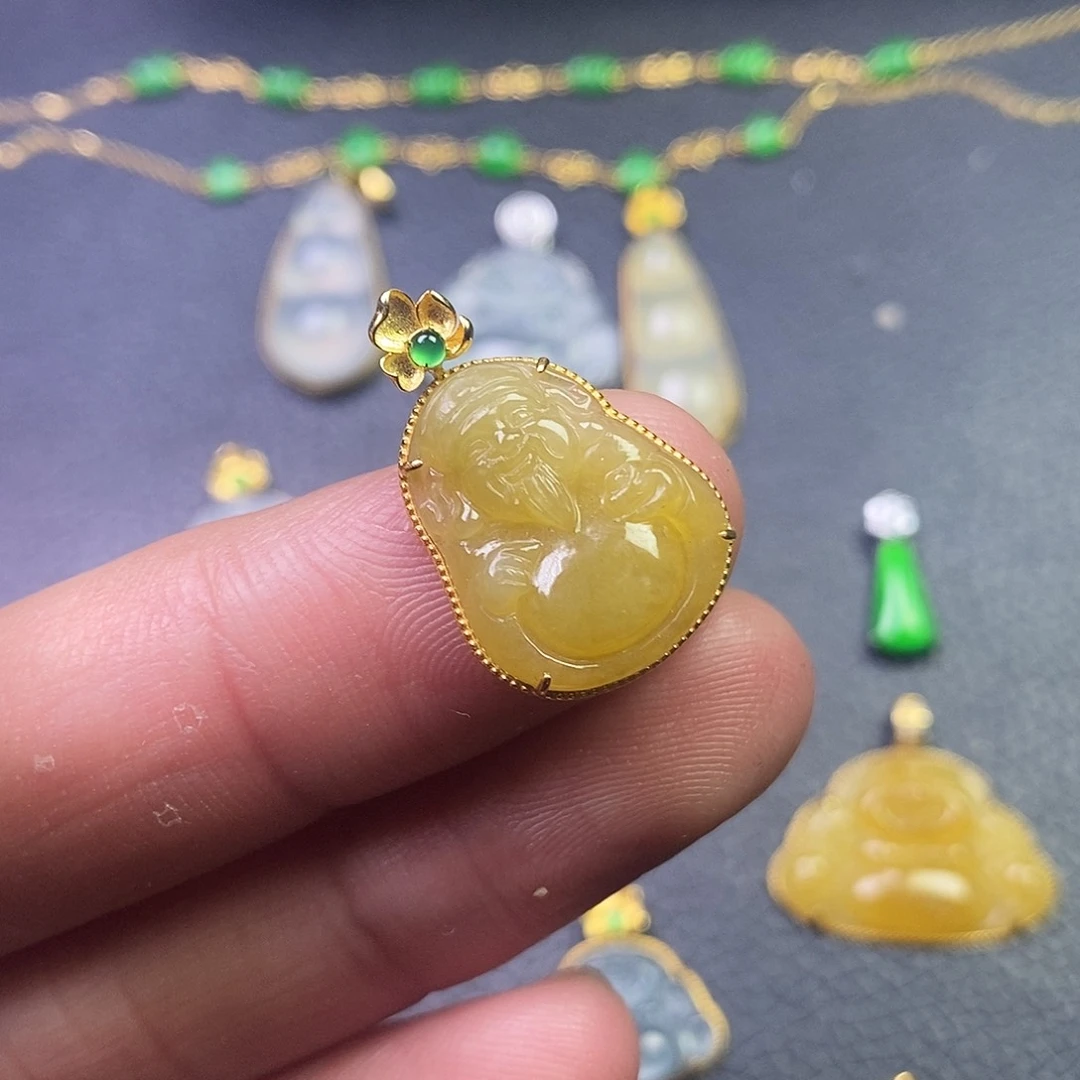 颈饰18K金镶嵌翡翠