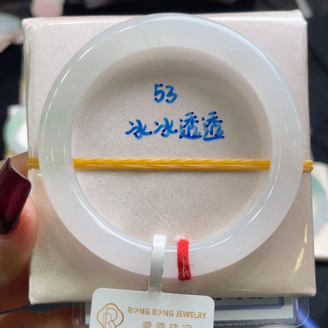 翡翠手镯未镶嵌翡翠手镯