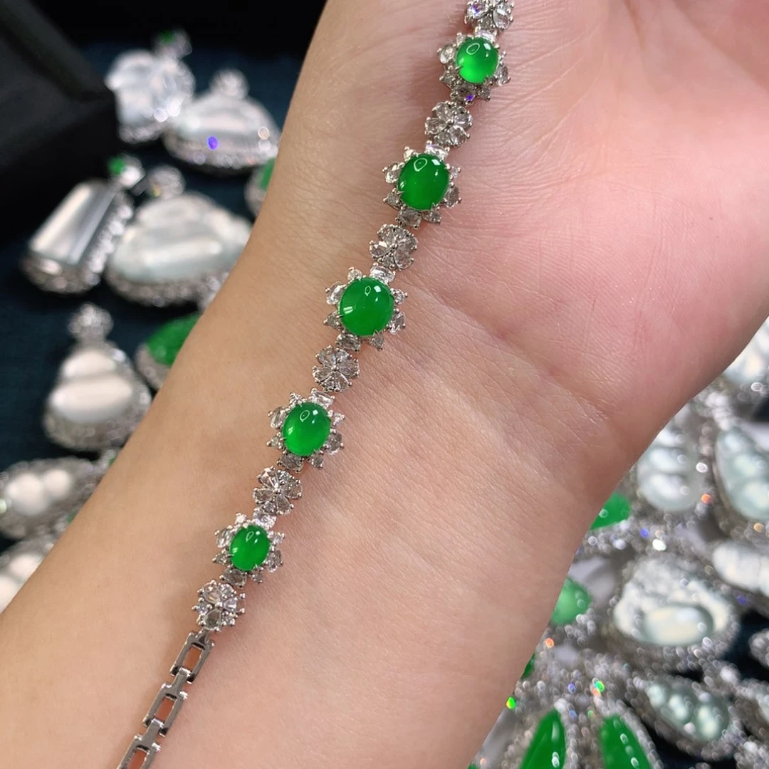 颈饰18K金镶嵌翡翠手链