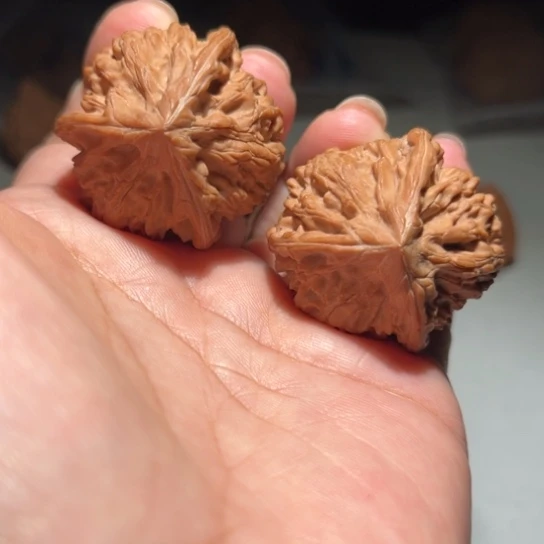 文玩核桃吊坠三棱