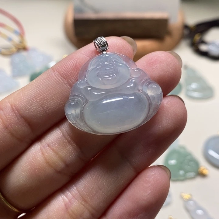 A***_翡翠18K金镶嵌颈饰佛公