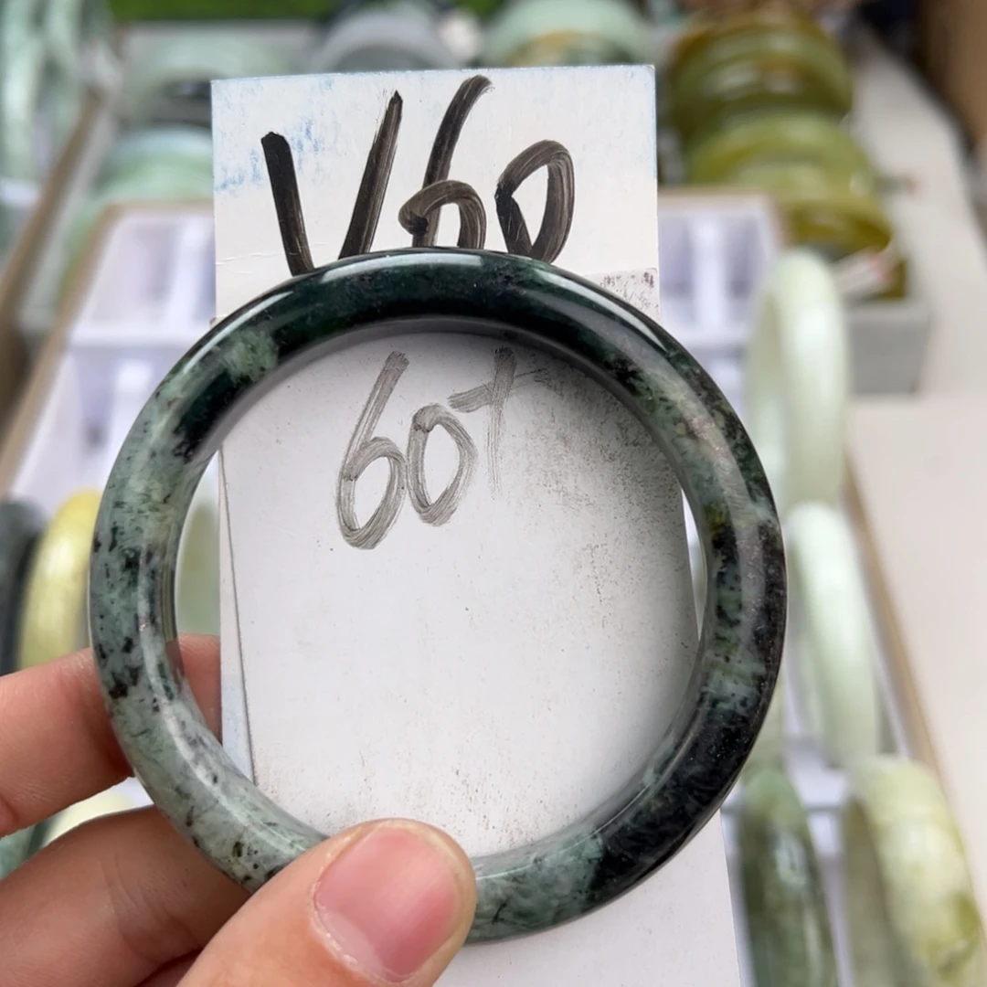 岫玉手镯未镶嵌天然岫玉