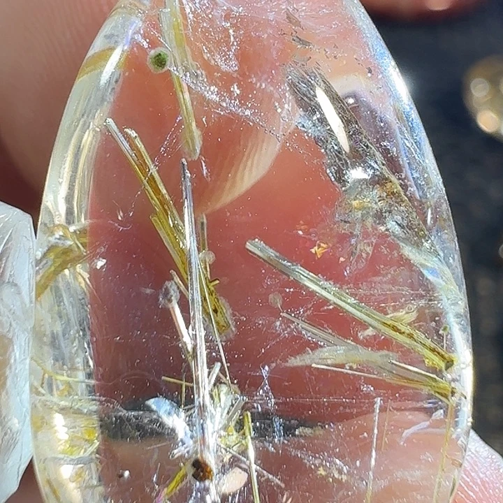 未镶嵌颈饰水晶红*