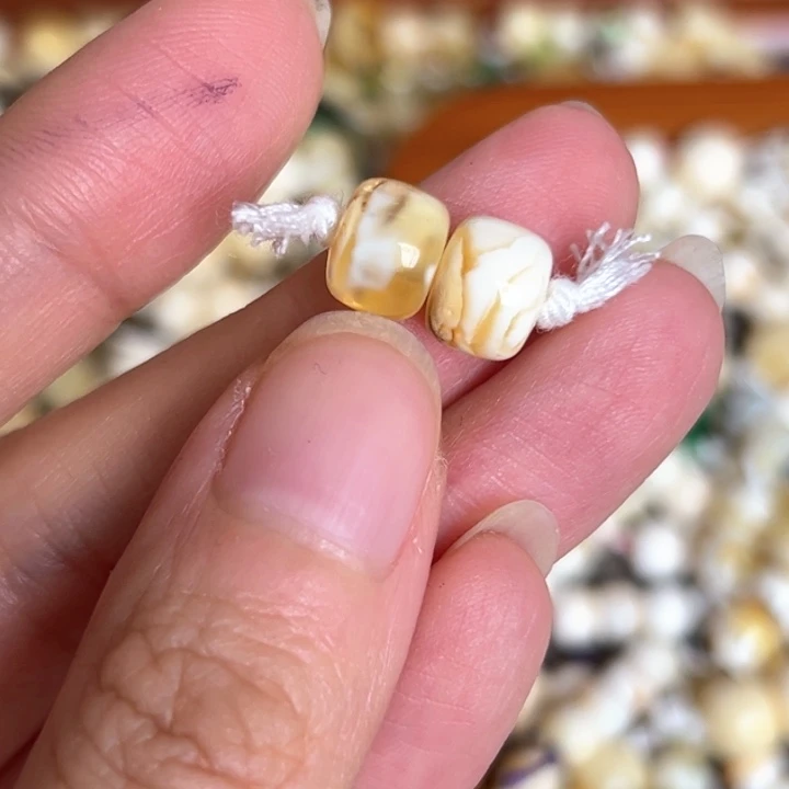 未镶嵌蜜蜡裸石8.5mm一对