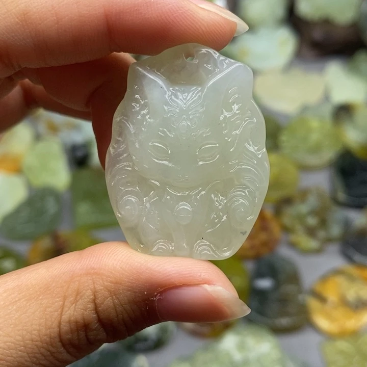 蛇纹石玉未镶嵌颈饰