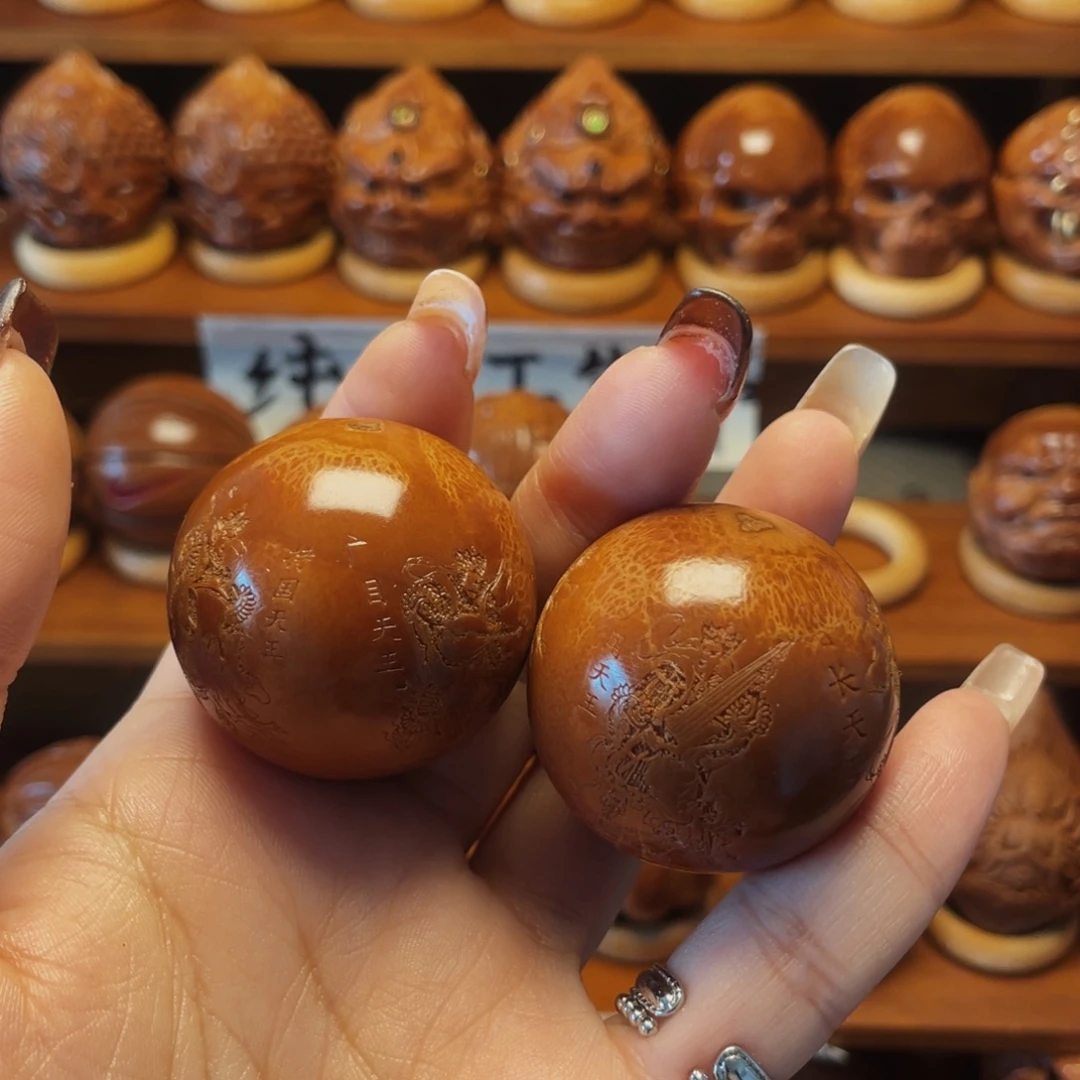 卖***）把件橄榄核37四大天王